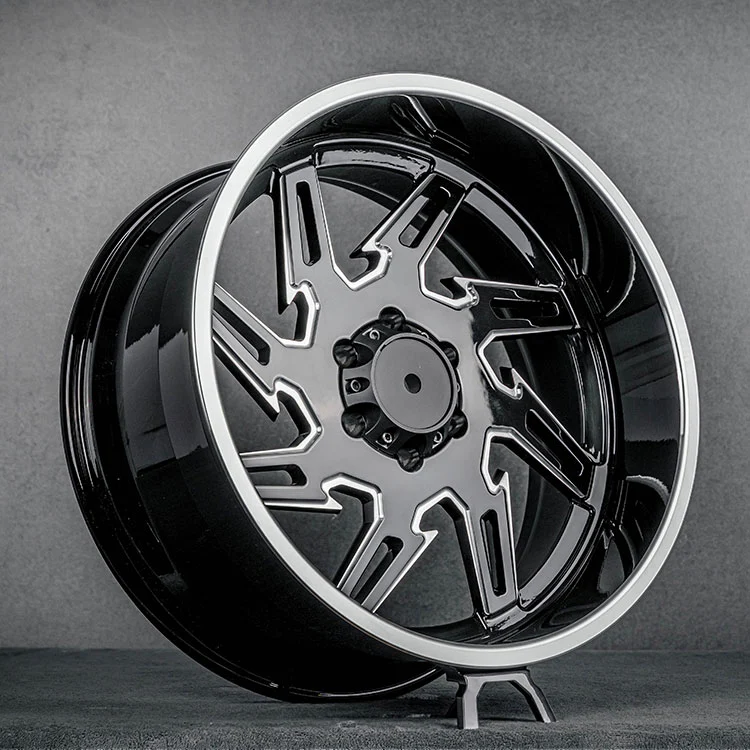 عجلات سوداء لامعة للطرق الوعرة مع شفة مصقولة